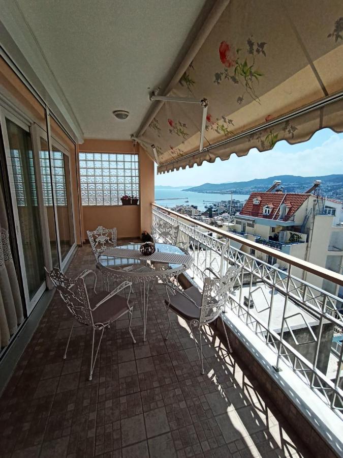 Golden mirror in Kavala Appartement Buitenkant foto