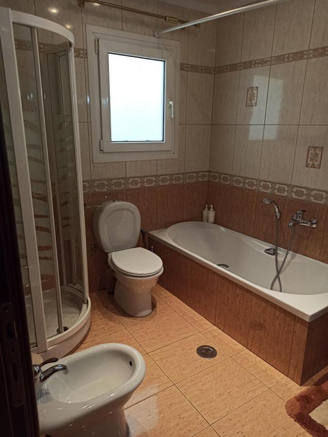 Golden mirror in Kavala Appartement Buitenkant foto