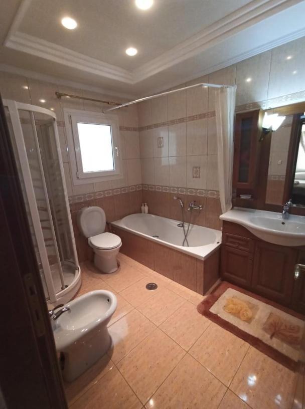 Golden mirror in Kavala Appartement Buitenkant foto