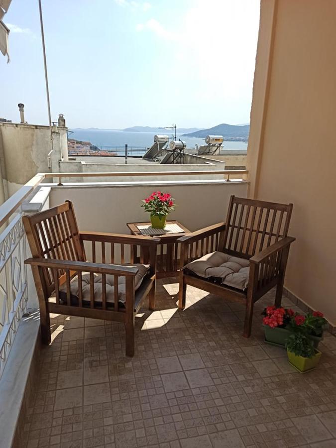Golden mirror in Kavala Appartement Buitenkant foto