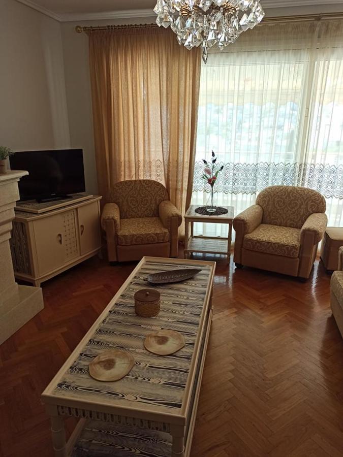 Golden mirror in Kavala Appartement Buitenkant foto