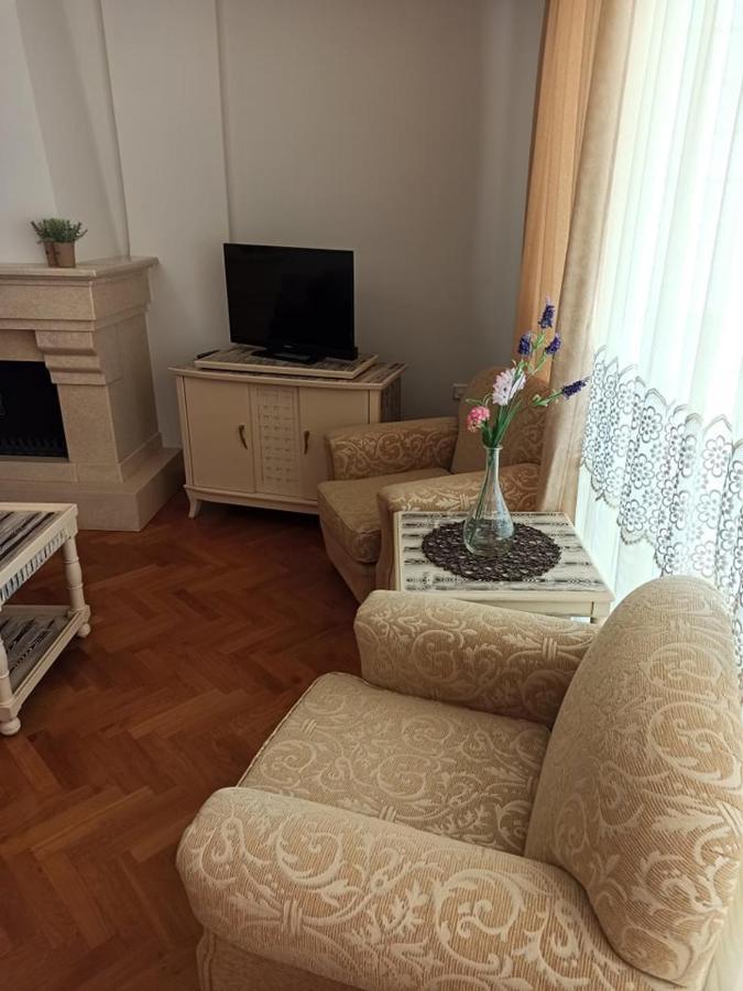 Golden mirror in Kavala Appartement Buitenkant foto
