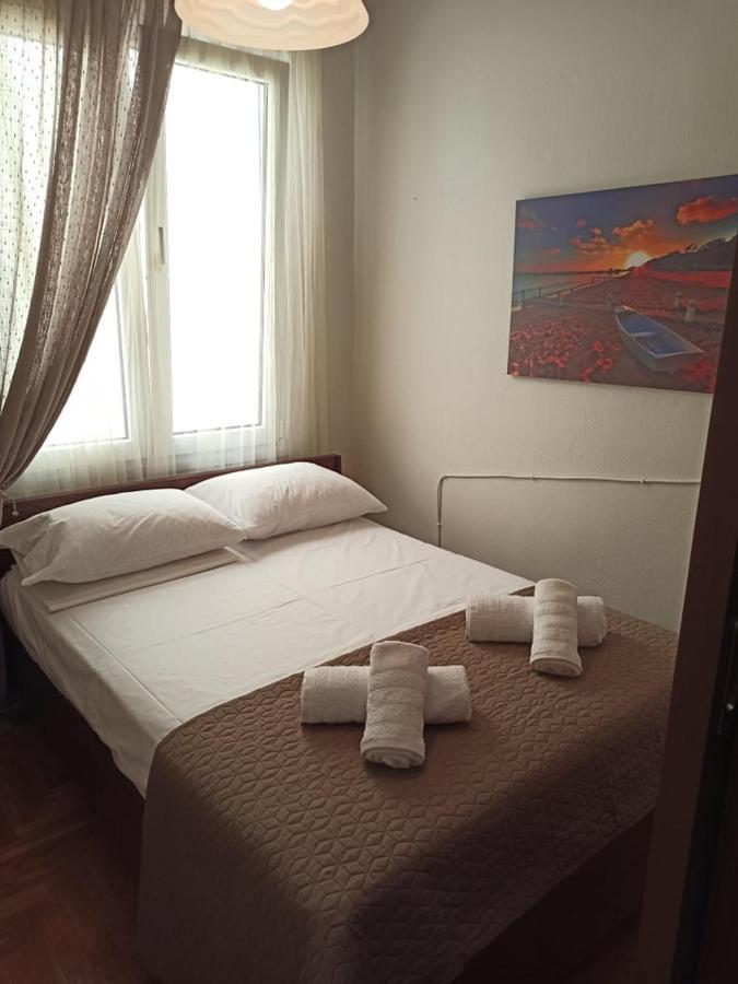 Golden mirror in Kavala Appartement Buitenkant foto
