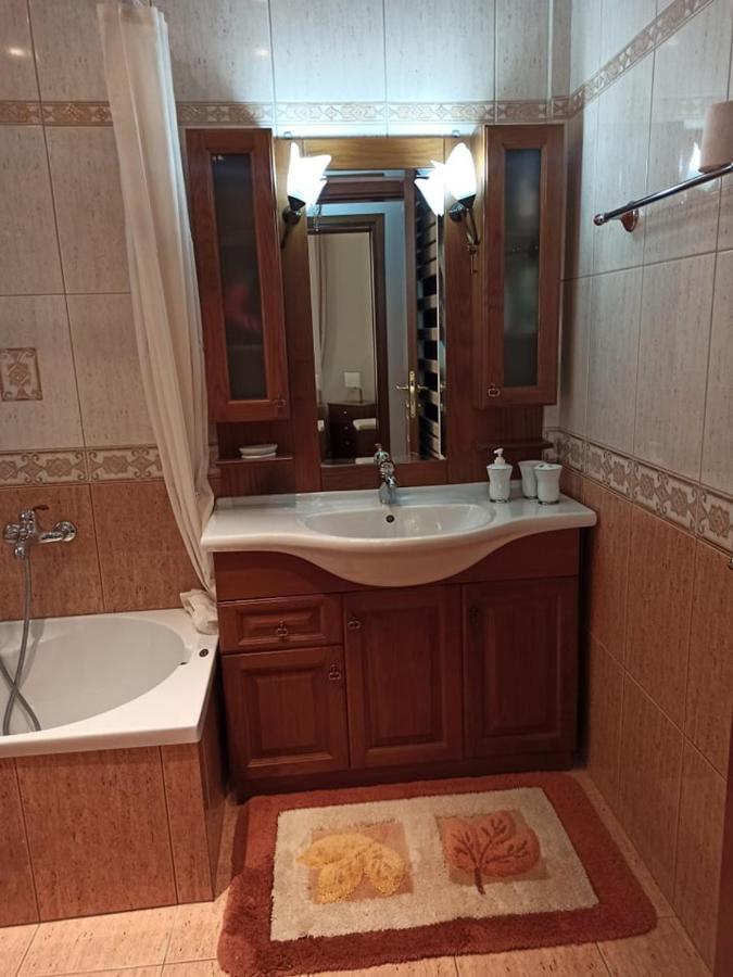 Golden mirror in Kavala Appartement Buitenkant foto