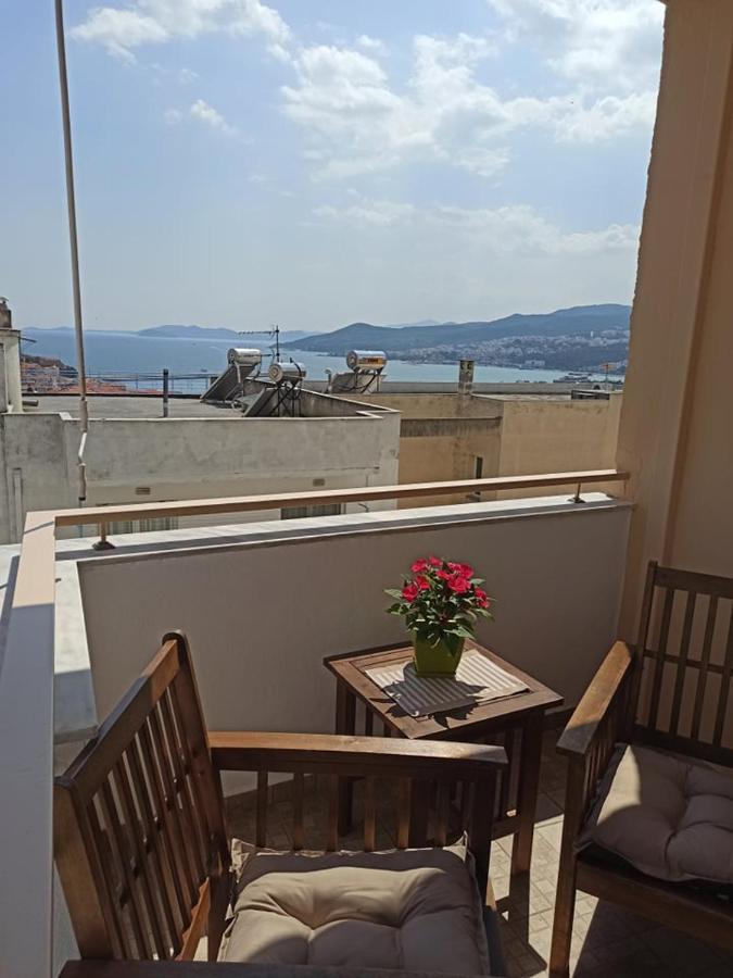 Golden mirror in Kavala Appartement Buitenkant foto